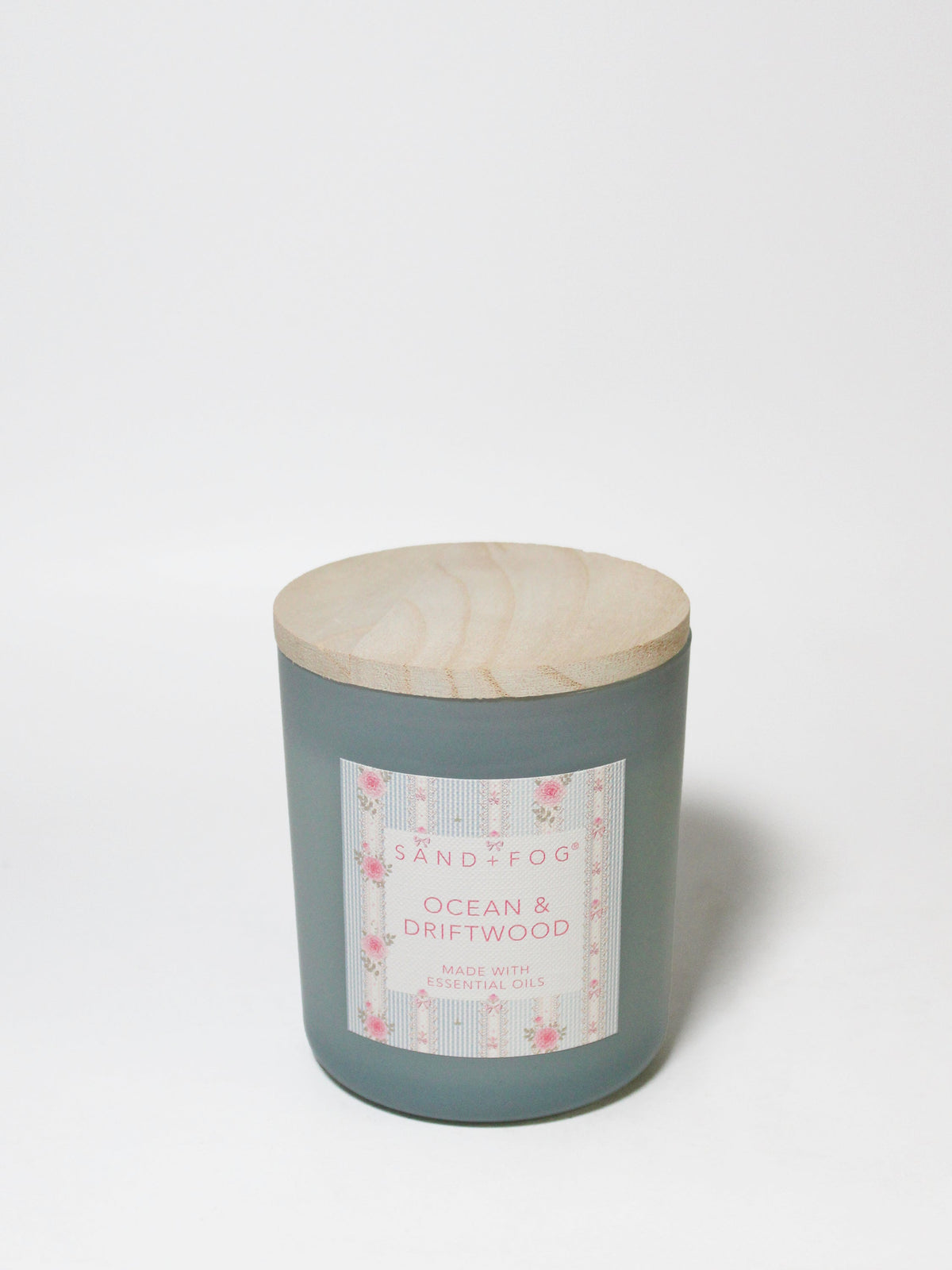Luxurious Ocean & Driftwood 10 oz scented candle