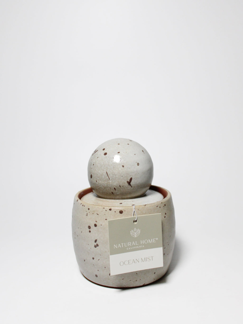 Luxurious Ocean Mist Natural Home 13 oz scented candle