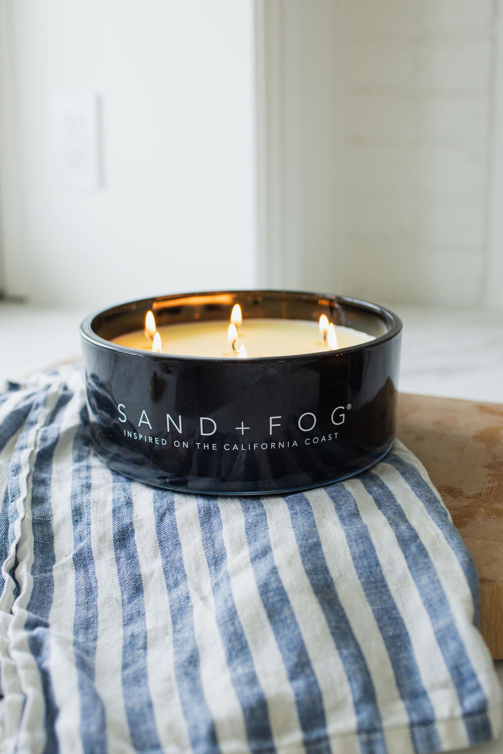 Luxurious Teakwood 34 oz scented candle