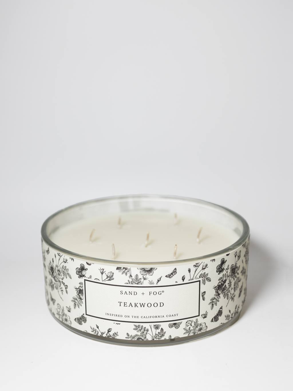 Luxurious Teakwood 34 oz scented candle