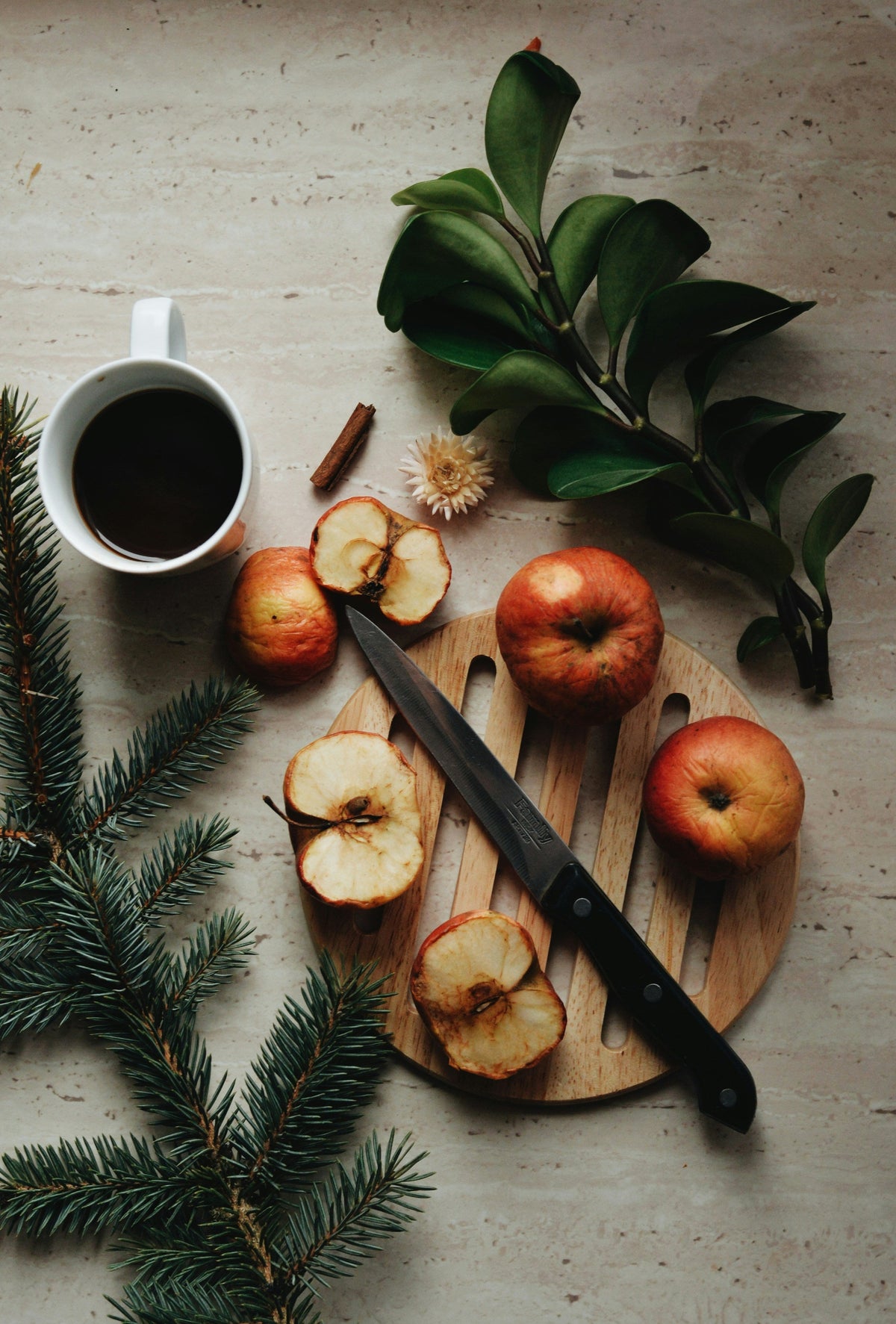 Luxurious Apple Spice 12 oz scented candle