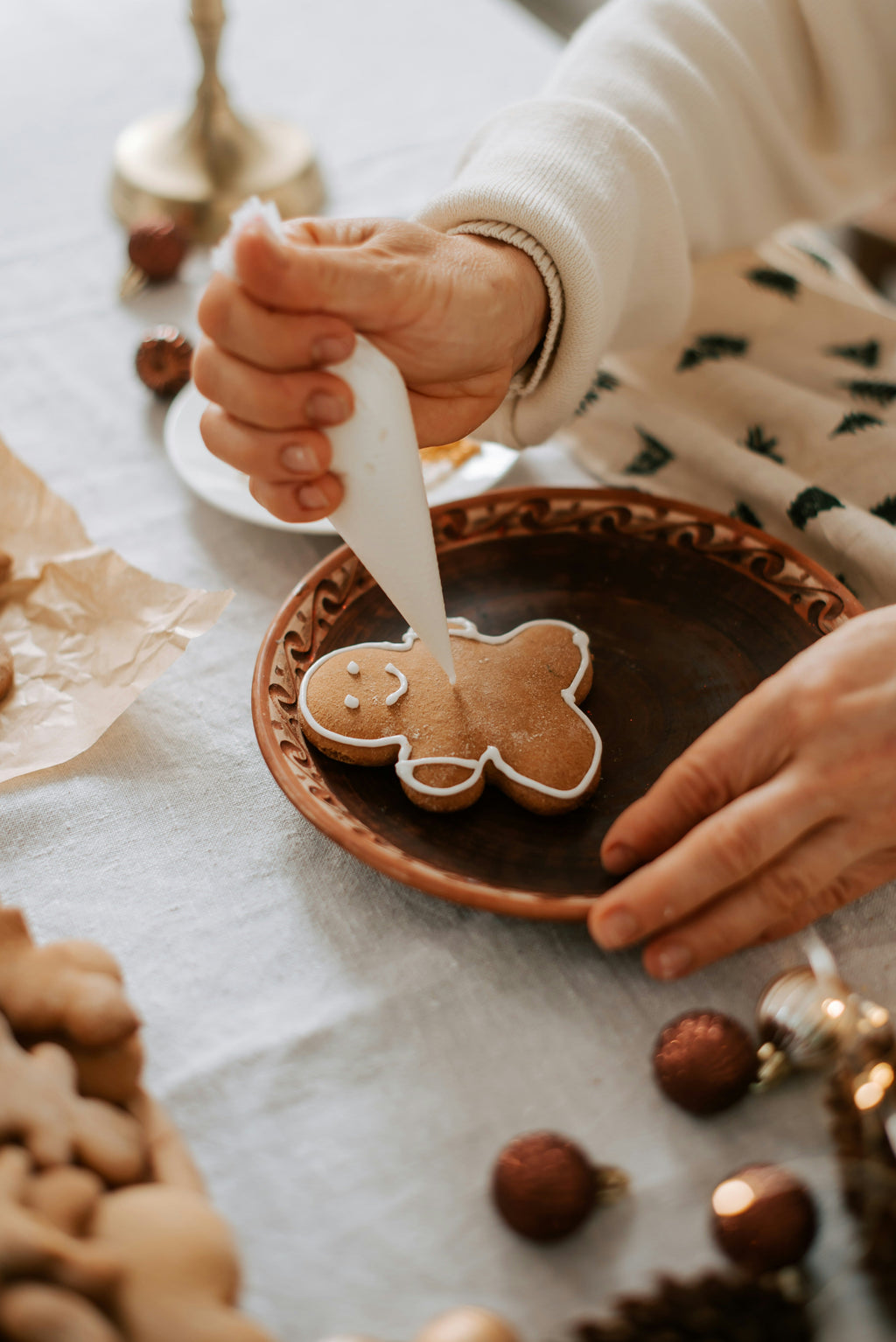 Luxurious Sand + Paws Spiced Gingerbread 12 oz scented candle